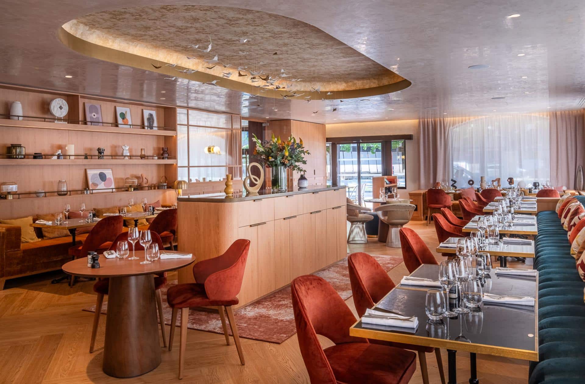 madame-b-le-restaurant-190252-1920-1080-landscape