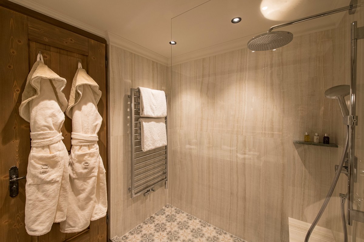 cosy-room-mountain-view (1)